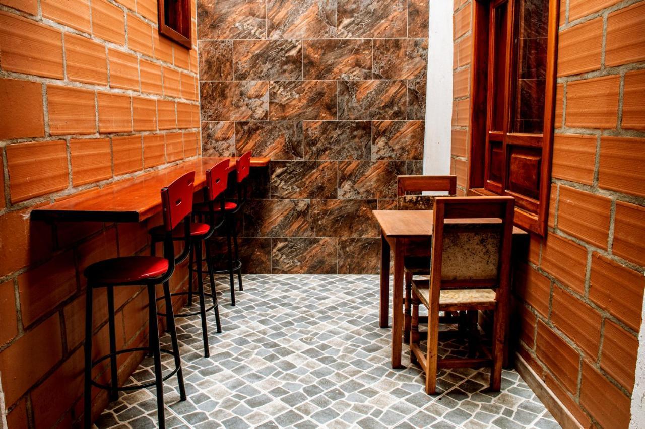 Cafe Racer Hostal *